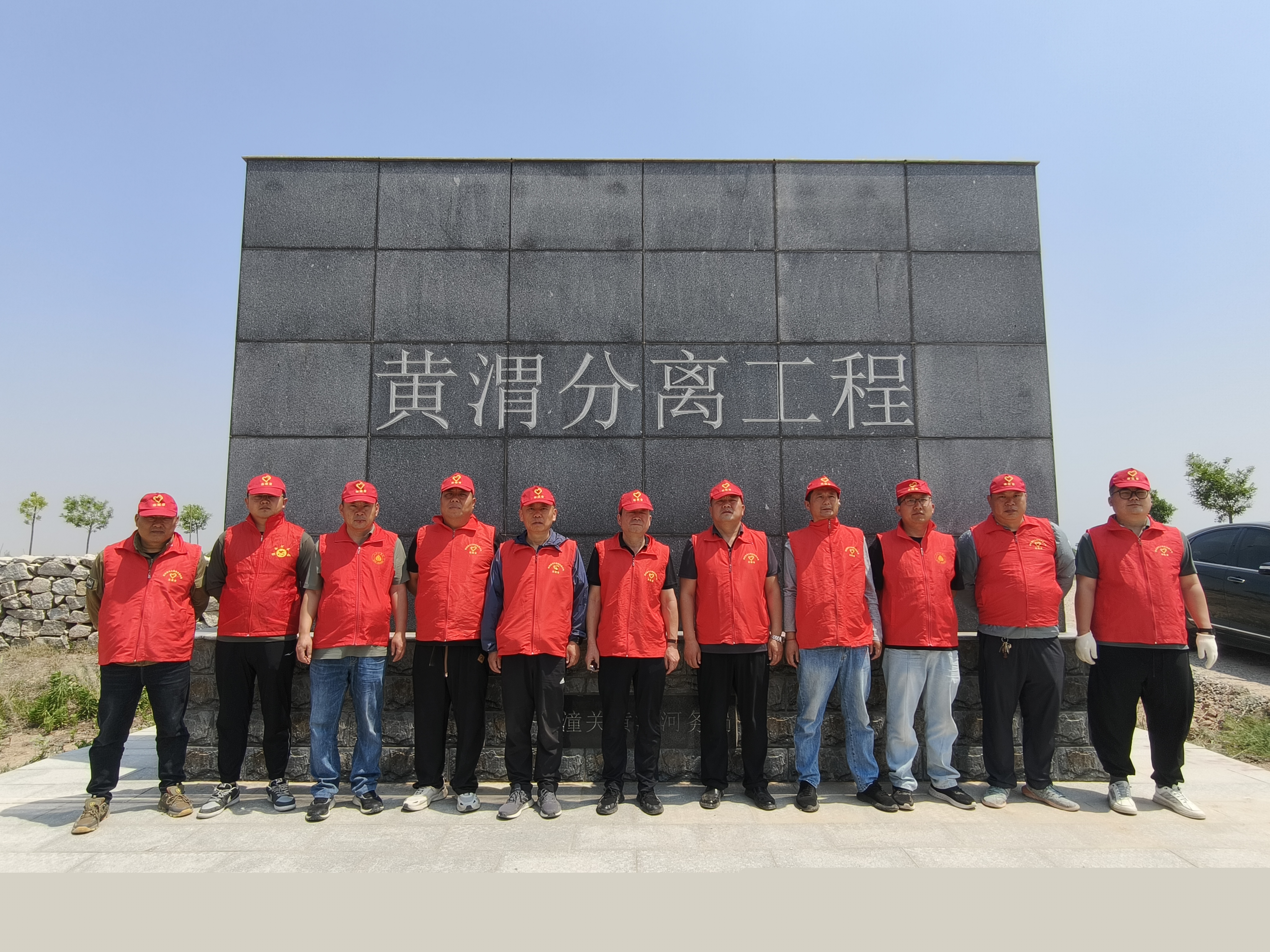 工程局開展“關愛山川河流建設幸福河湖”志愿服務活動